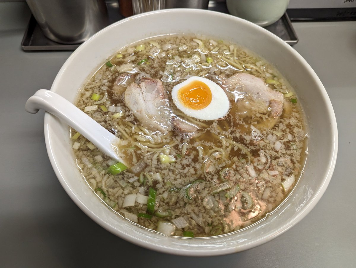 andramarc's tweet photo. 今日は汁がクリアで一気に飲み干せる #日本一 の #東京とんこつ #ラーメン #東京都 #墨田区 #八広 #二丁目 の #てるや #TERUYA さん店主は生粋の矢沢永吉ファンで常に矢沢ヘアー https://t.co/jOEq9OpT7C