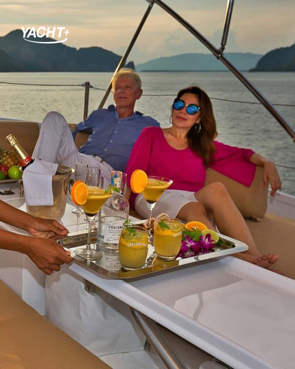 TheYachtPlus's tweet photo. A relaxing time on a yacht might be the best thing to do to wind down the year! ✨ Cheoy Lee 66 built at 65.5ft is located in Thailand, and it is able to accommodate up to 12 guests.

Click here to charter today: https://t.co/tsZhJH2sIv https://t.co/yrwPb9Y0fO