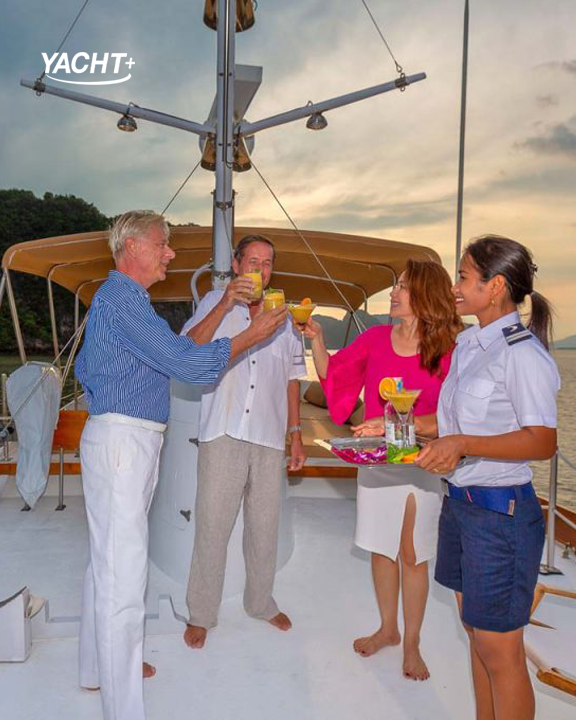 TheYachtPlus's tweet photo. A relaxing time on a yacht might be the best thing to do to wind down the year! ✨ Cheoy Lee 66 built at 65.5ft is located in Thailand, and it is able to accommodate up to 12 guests.

Click here to charter today: https://t.co/tsZhJH2sIv https://t.co/yrwPb9Y0fO