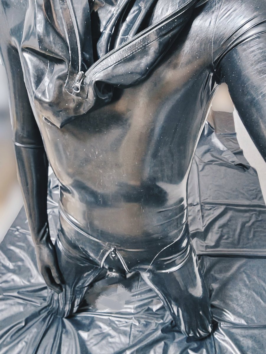 1745wae's tweet photo. #rubber #rubbergimp #rubberdrone https://t.co/nl9qEq22z6