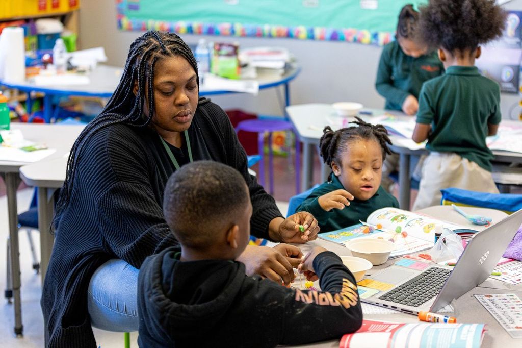 CedarTreeDC's tweet photo. “A good teacher can inspire hope, ignite the imagination, and instill a love of learning.” - Brad Henry
#LTLT #CharterSuccess https://t.co/j5NbtMAuQ7