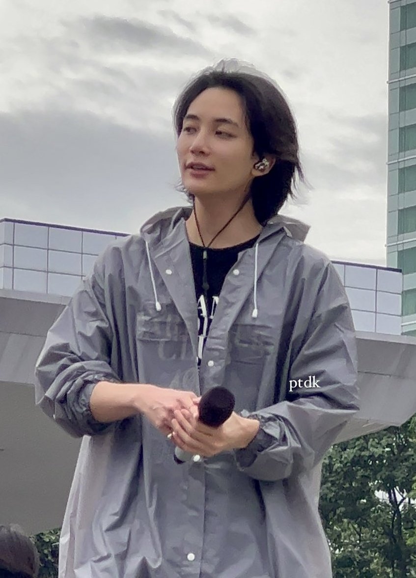 vicotinamide's tweet photo. kumusta ang lagay ng panahon dyan, jeonghan? kumain ka na ba? may dala ka bang payong? huwag kang magpapaulan ha https://t.co/Z1AK56YQU4