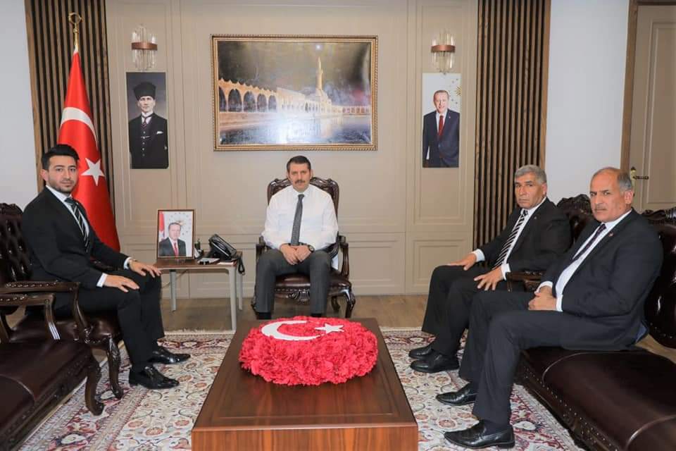 Damlasu Köyü Muhtarı Hüseyin BİLİZ, Çiçek Köyü Muhtarı Mehmet ÇİÇEK ve okul müdürümüz Fatih KARAKAYA Sayın Valimiz <a href="/valisalihayhan/">Salih AYHAN</a> ' ı makamında ziyarette bulundular. <a href="/MemHarran/">Harran İlçe MEM</a> <a href="/UrfaValiligi/">T.C. ŞANLIURFA VALİLİĞİ</a>