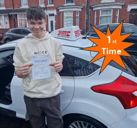 DriveAndrews's tweet photo. Congratulations Bradley a fantastic first time pass this morning at Crewe Driving Test Centre. Bradley passed with just 4 minors after a course of driving lessons with Andy Smyth.
#intensivecourse #drivinglessons #drivingtest #Crewe #Nantwich
https://t.co/ZW1mzPoOpI https://t.co/SUSKvO6TcV