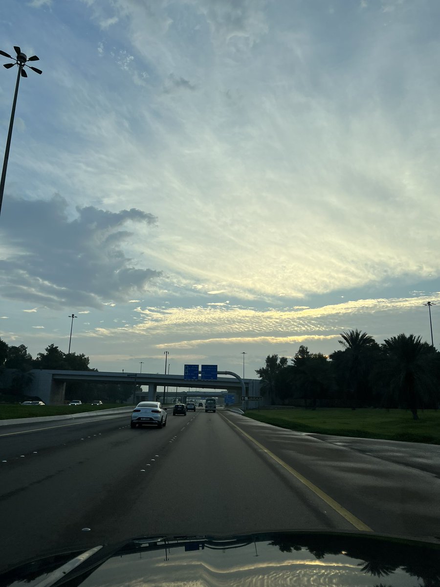 Salem_YQ's tweet photo. Winter changes the sky to art pieces ⛅️ https://t.co/ogP2JDxQK1