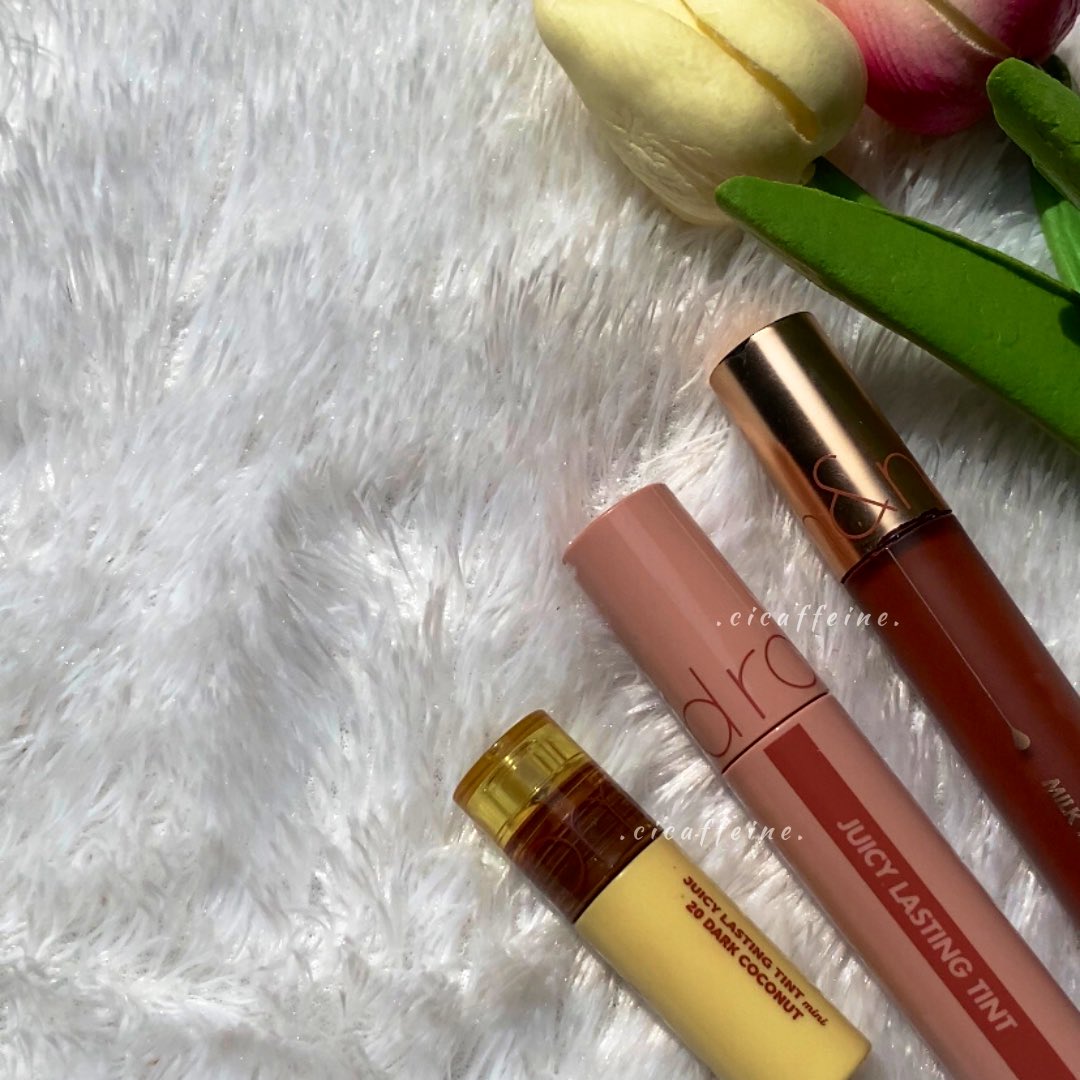 cicaffeine's tweet photo. Jangan coba-coba kalo tidak mau berujung bucin liptint Rom&amp;nd 🤣🙏

Selain shadenya yg cakeup, liptintmya rom&amp;nd udh dpt approved dr bibirku yg super kering 🥹🥹 

#arzjournal #racuninmakeup https://t.co/8DgIiw8cox