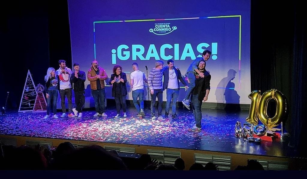 PPalgete's tweet photo. 🔵Anoche disfrutamos de una magnífica gala solidaria de humor y risas en #Algete.
👏🏻👏🏻Gracias a todos los participantes por regalarnos su tiempo y hacernos pasar un rato tan divertido.
#Galacuentaconmigo #Algete #ganas #ganasdeAlgete #megustaAlgete #unAlgetemejor #Preparados https://t.co/ReVdeGdF7T