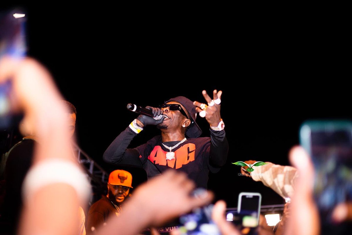 greens_Lounge's tweet photo. A Night to remember @CrissWaddle &amp; Medikal. AMG Connect Concert @shattawalegh 🔥💥. 

#Temaisgreen #nightlife #xmas https://t.co/jomu6BkK3H