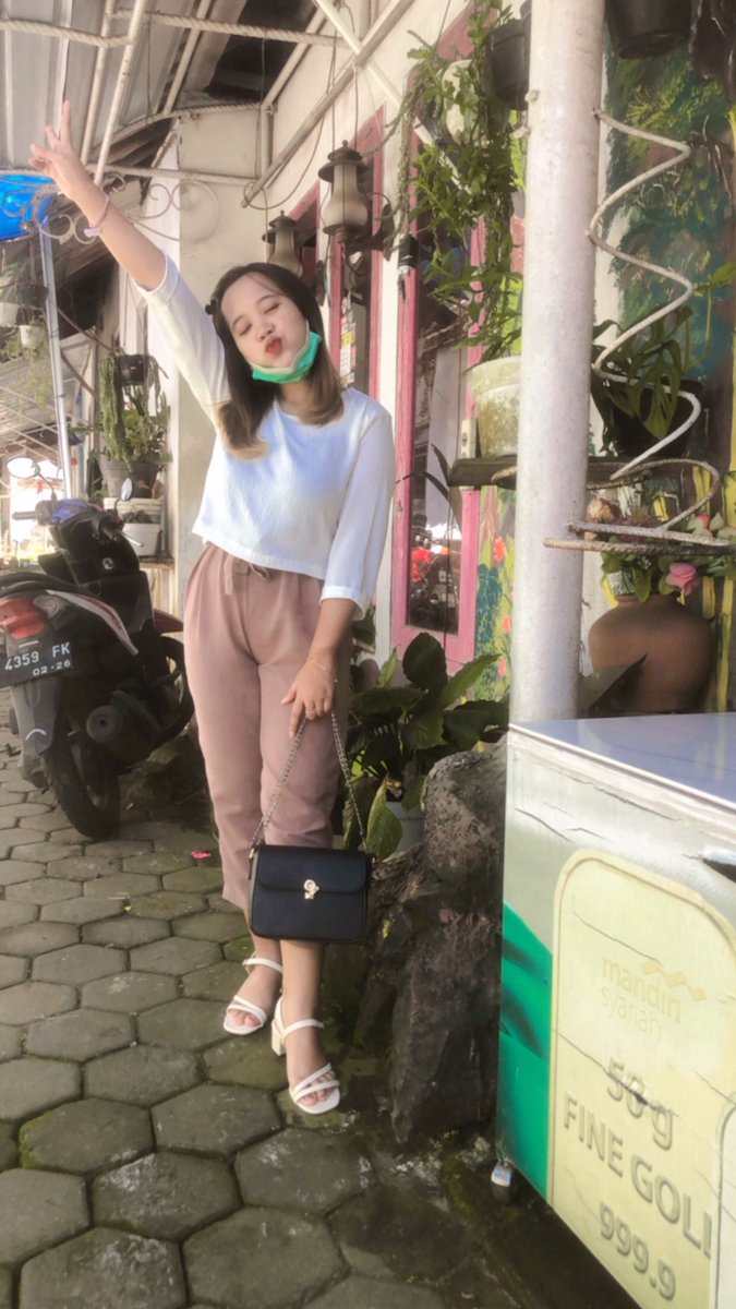 Intanwhyngsh's tweet photo. Long time no seeeee https://t.co/ii1R9usH1S