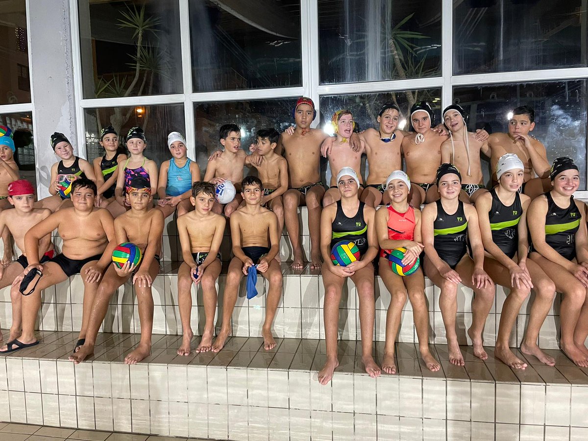 CWMalaga's tweet photo. Vamos a tope a entrenar, que nos llega @HaBaWaBaSpain y #tewam. A por todas en 2023. Esta foto fue tomada un viernes a las 23.00 horas, si esto no es pasión por el #deporte, no sabemos lo que será, seguramente magia https://t.co/sANTmYn6r3