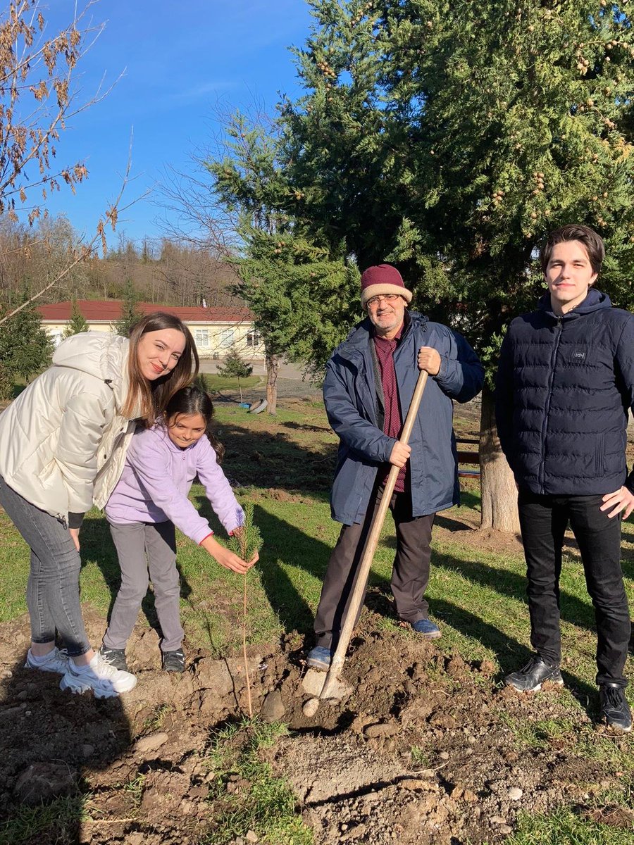 Çarşamba Hukuk Fakültesinin değerli hocalarına ve kıymetli öğrencilerine bahçemizde yaptıkları ağaçlandırma çalışması için okulumuz ve öğrencilerimiz adına sonsuz teşekkürler. <a href="/samsunmem/">Samsun İl Milli Eğitim Müdürlüğü</a>  <a href="/carsambamem/">Çarşamba İlçe Milli Eğitim Müdürlüğü</a> <a href="/carsambabld/">Çarşamba Belediyesi</a> <a href="/OGMgovtr/">Orman Genel Müdürlüğü</a> 
<a href="/yuduf_tanrioven/">Yusuf tanrioven</a>