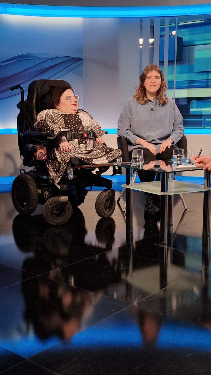 FundacjaAvalon's tweet photo. Nasza najnowsza kampania społeczna "Nic co ludzkie..." nie zwalnia tempa i dalej idzie w świat!
W czwartek 29.12 polecamy włączenie od 16:15 
@tvp_3. Bohaterka kampanii @AniolNaResorach
porozmawia z @chudkiewicz o walce ze zmianą wizerunku #OzN poprzez szerokie akcje społeczne! https://t.co/JdYZsUgadS