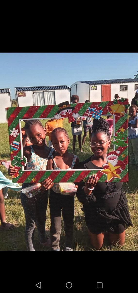 ZukieQ's tweet photo. 15 year old Philanthropist from Mdantsane, I hosted a Christmas event at Ncera Safe Park. Thank you Joyce Yedwa for identifying the beneficiaries, Vuyo Makeleni for donating sanitary towels to 150 teenagers, St Christopher's classmates for donating clothes. https://t.co/hAf9tYimlo