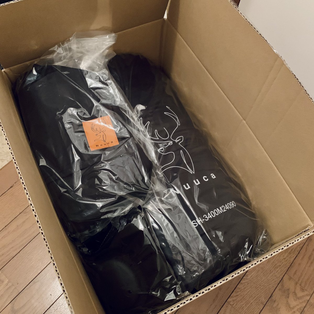 pigoro_gorocam's tweet photo. 冬用シュラフ届いたーーっ🙌
デ、デカいですな😆
先着でエア枕のプレゼントも入ってて嬉じぃ🥹
今日は、これで寝ます(:3_ヽ)_
#Nuuca
#初冬キャンプへの挑戦
#Makuakeで https://t.co/EdMHZY3jeB