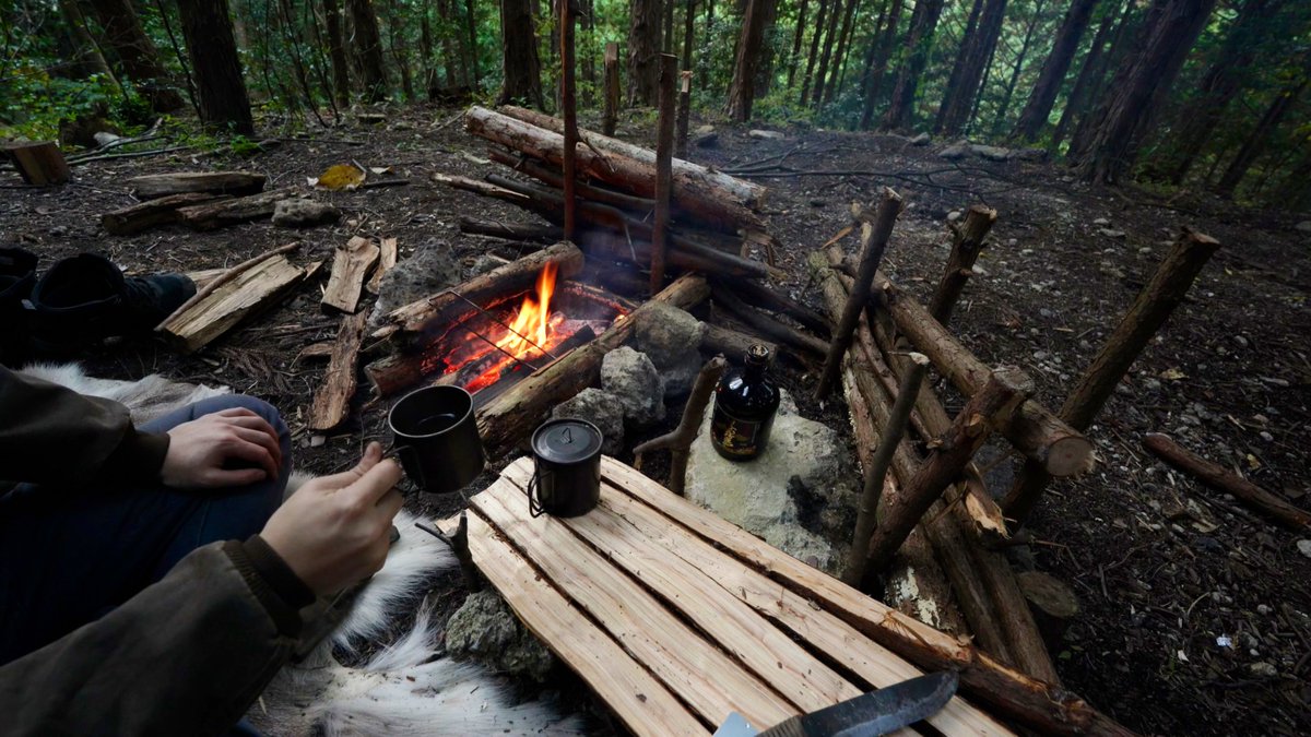 みなさんお待たせしました。
今夜22時です。