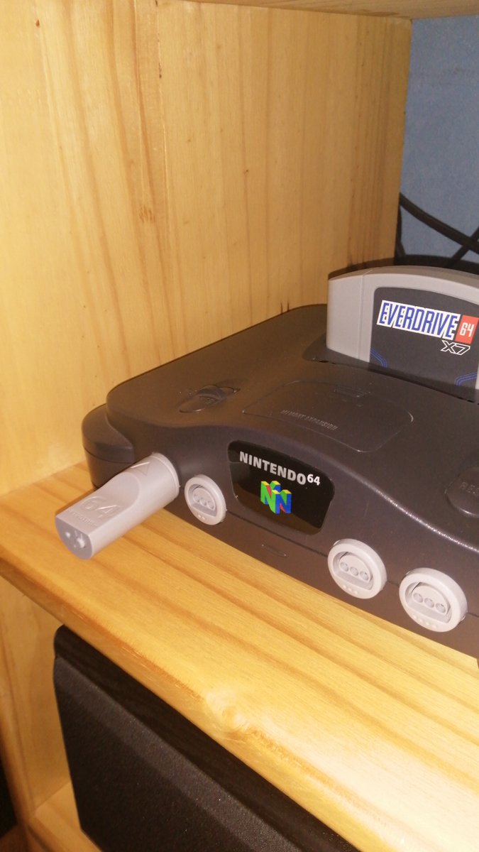 ArNeoark's tweet photo. Ça marche super bien cette adaptateur de #8bitmods le rumble pak et le controller pak fonctionne très bien sur la manette N64 switch. https://t.co/k9vGULXo8D