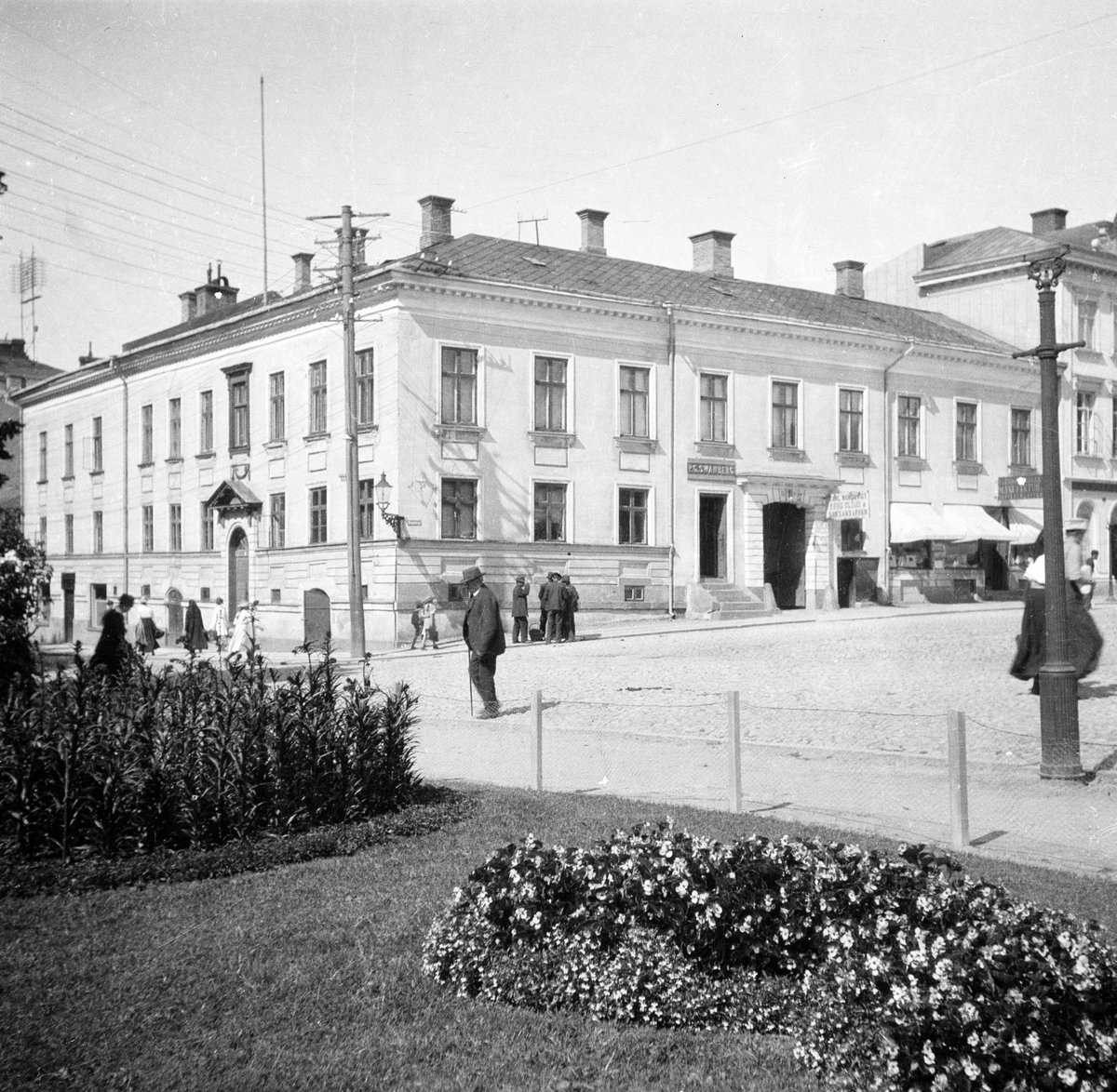Uddevalla, Bohuslän
Exteriör

Svensk arkitektur: kyrkor, herrgårdar med mera fotograferade av Arkitekturminnesföreningen 1908-23.
digitaltmuseum.se/011015012540