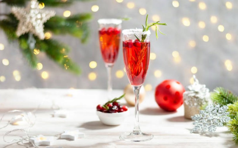 flynfortresred's tweet photo. Here's to the last week of 2022 and the many more memories to be made in 2023! Ring in the new year with a delightful cranberry cocktail we call the Red Head!
#flyingfortressspirits #theredhead #spirits #newyears #drinks #drinkup #cranberry #cocktails #premixed #nhdrinks #recipes https://t.co/WBW4PLl1EA