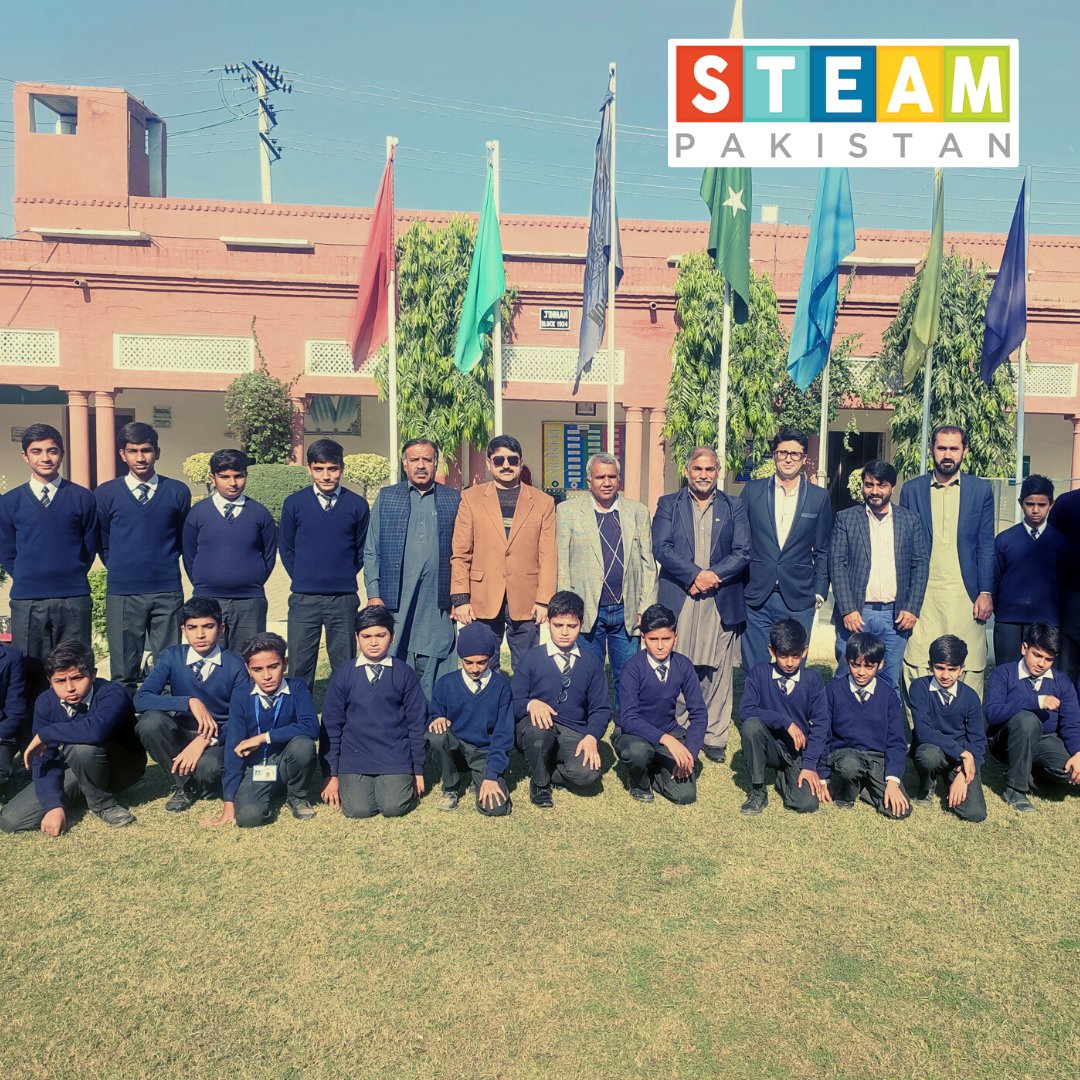STEAMPakistan's tweet photo. Dr. Azhar Ali Zafar from the dept of Maths at @gcuniversitylhr conducted a #MathsCircle with 30 students in FG Abid Majeed Public School, Lhr. He helped students understand basic concepts of numbers and functions through number games and geometric drawings! https://t.co/24hu4JXeJD