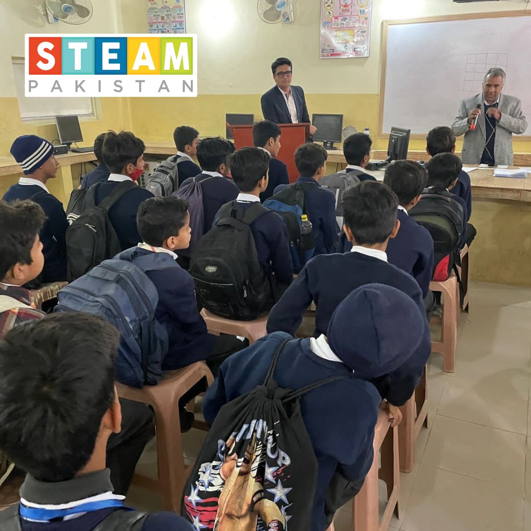 STEAMPakistan's tweet photo. Dr. Azhar Ali Zafar from the dept of Maths at @gcuniversitylhr conducted a #MathsCircle with 30 students in FG Abid Majeed Public School, Lhr. He helped students understand basic concepts of numbers and functions through number games and geometric drawings! https://t.co/24hu4JXeJD