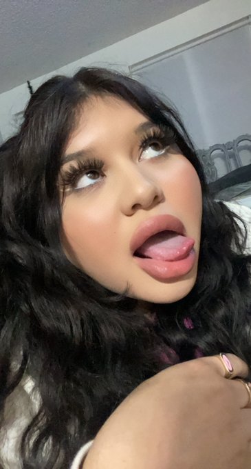 1 pic. Hi it me ??‍♀️?️ https://t.co/Gz90aWQ1c3