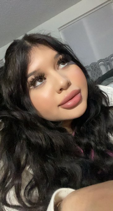 2 pic. Hi it me ??‍♀️?️ https://t.co/Gz90aWQ1c3