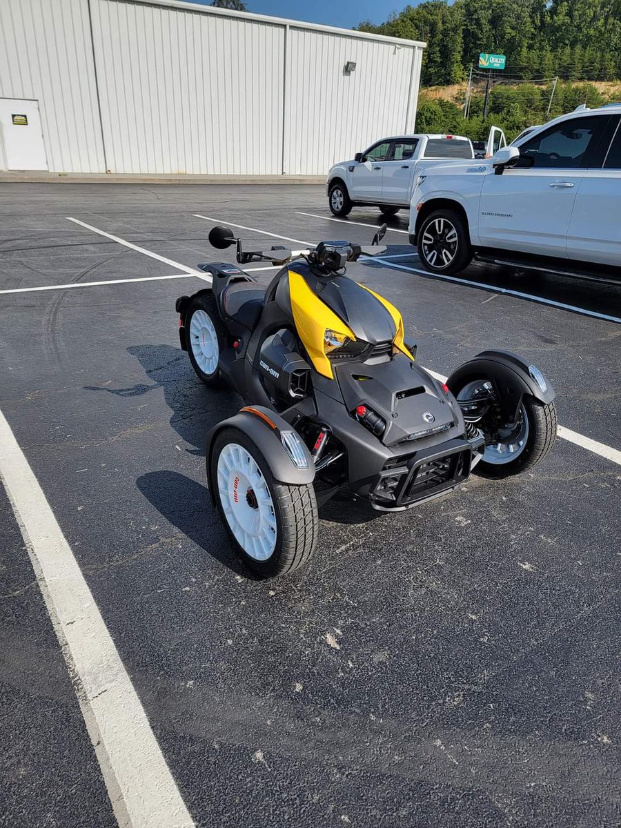 ItsaJap's tweet photo. @bertkreischer I sent ya a DM on Facebook as well. Should look into the Can-Am Rykers, below is mine. The Spyders are also an option. https://t.co/nW7jci4Diy