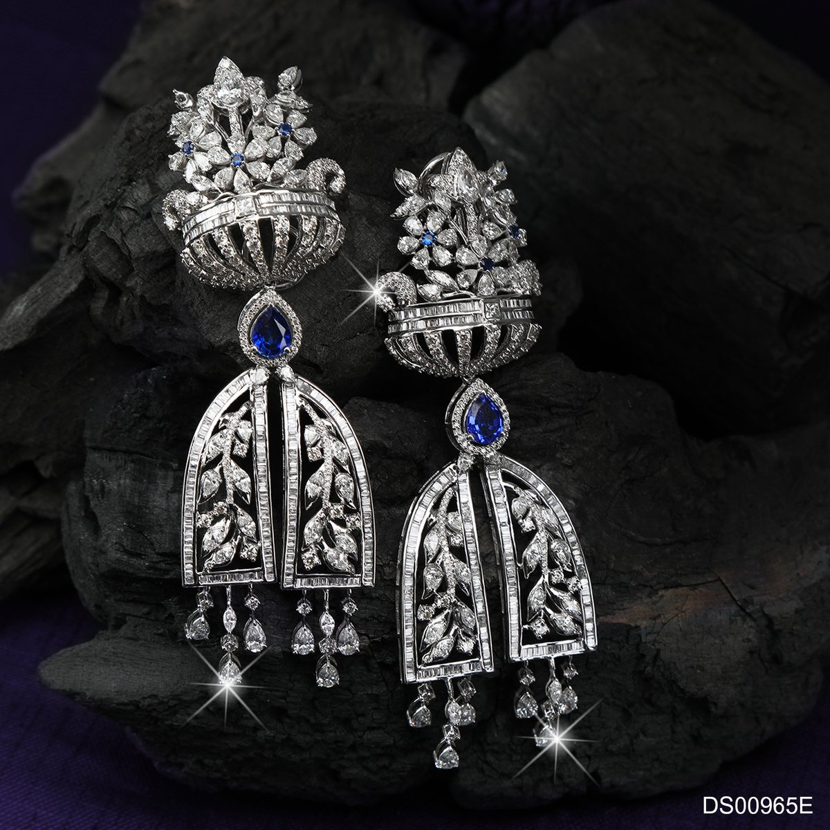 PCJeweller's tweet photo. The magnificent creation sparkles from every angle, proving to be a majestic piece for a queen.
Find the latest and #unique #diamond #dangler #earrings #PCJeweller
Shop now : https://t.co/FSckrHmaLV https://t.co/OPncWdpHDJ