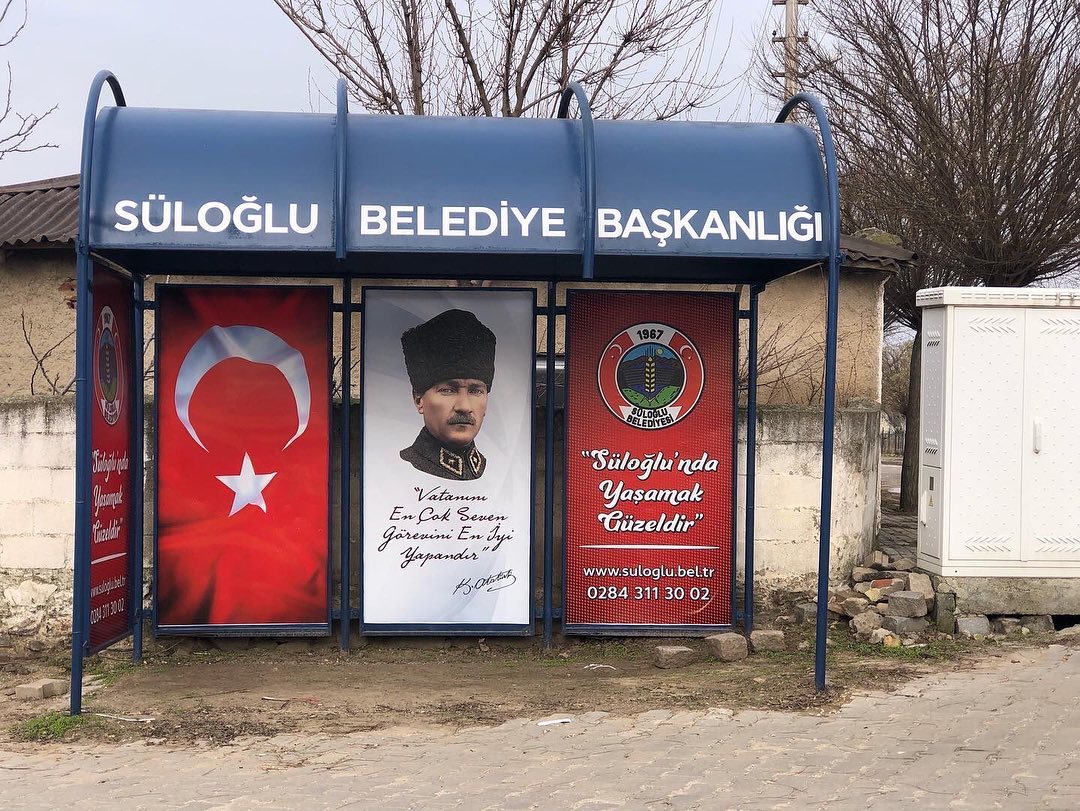 Edirne Süloğlu Belediyesi otobüs durakları..Trakyalı olmak Atatürk'ü yaşatmak demek🇹🇷