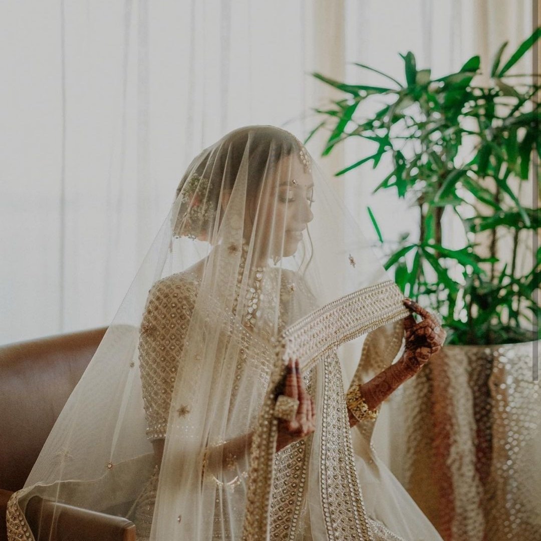 The Beautiful Bride's dazzling smile lit up the beautifully decorated place!✨

#weddingdecor #weddinginteriors 
#mandapgoals #couplegoals #happymarriedlife  #weddingdecorinspiration #weddinginspo