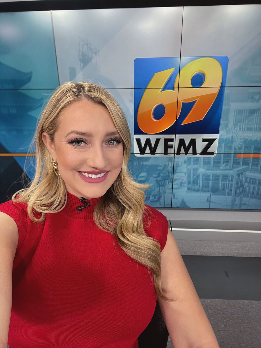 bmchughtv's tweet photo. Gooood morning everyone!! I’m filling in on the desk for Eve Russo over the next few days on 69 News at Sunrise https://t.co/LpLtUBnojz