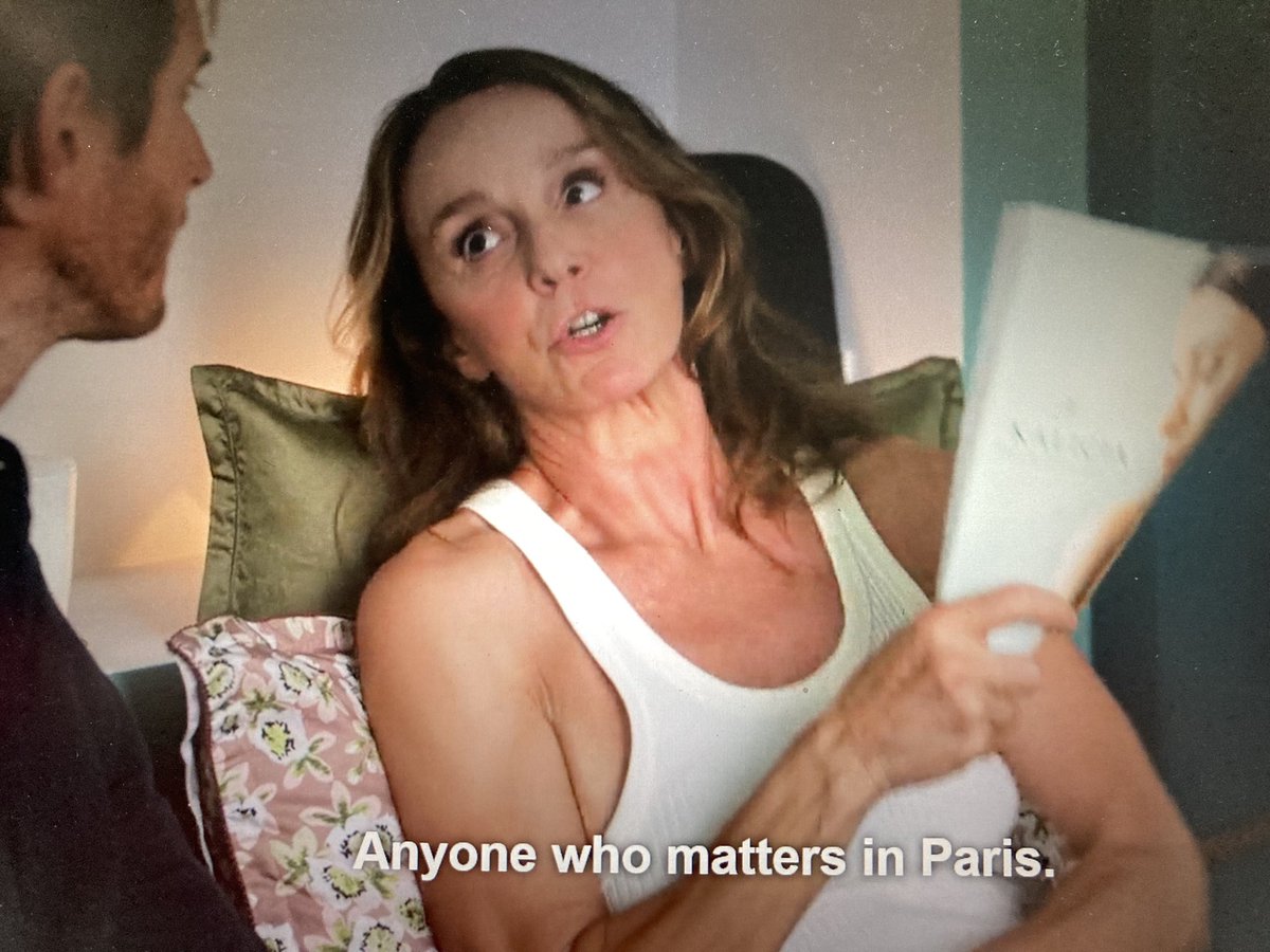 pgeais's tweet image. « - Qui lit encore la presse écrite de toute façon ?        
   - Tous les gens importants à Paris »
Sylvie ❤️
#EmilyInParis