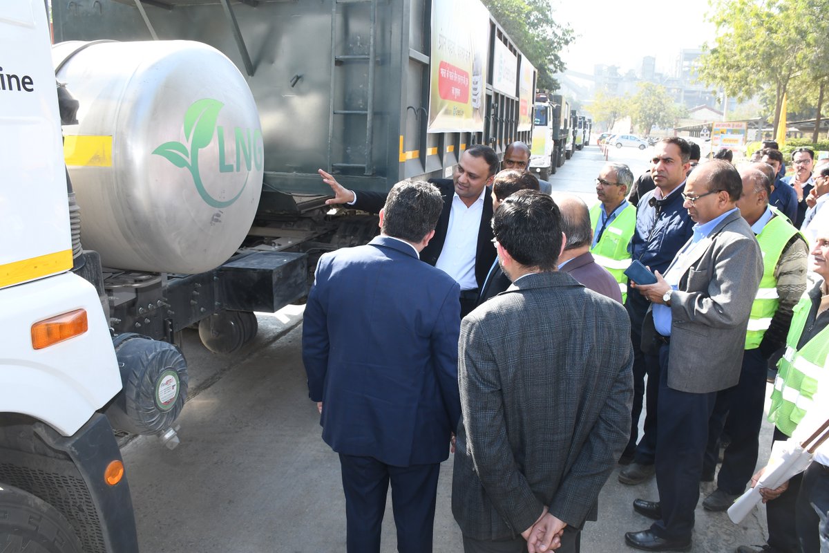 XpressMobility's tweet photo. In a first-of-its-kind move, JK Lakshmi Cement Ltd. begins commercial operation of LNG trucks in India for long-haul transportation. Blue Energy Motors has supplied trucks to the cement maker. https://t.co/rdWSEBPPrZ https://t.co/Y1t5PXc9Mh