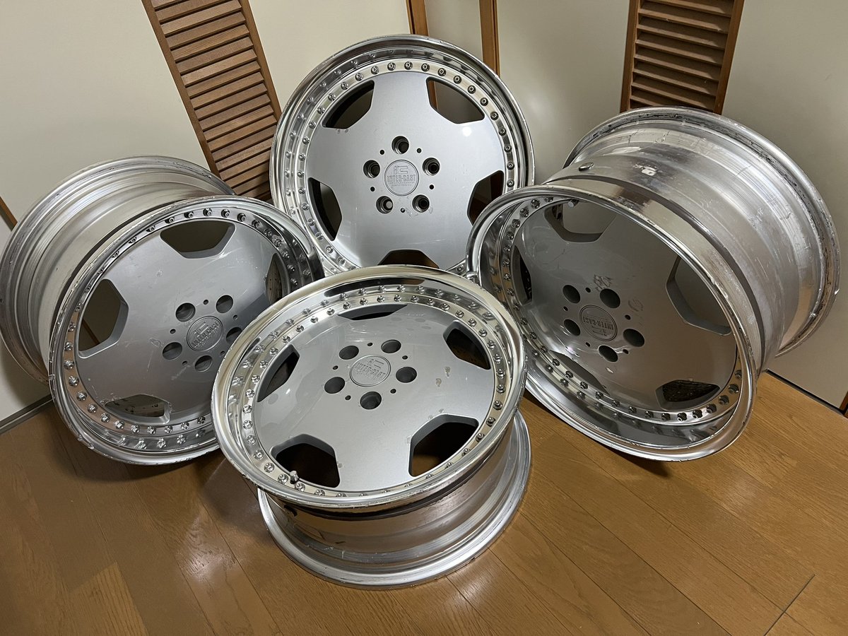 ___str_______'s tweet image. 貧乏やけガリ傷、塗装ハゲだらけの
浅リムホイールしか買えない🤫
しばらくの間よろしくな

#INTERCAST
#いつかは深リムザウバー