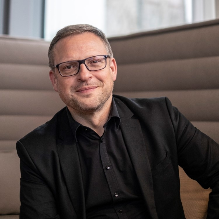 Wie Lutz Schumacher, CEO von Schwäbisch Media, den Zusammenschluss begründet: kress.de/news/detail/be… #Medien #Publishing #Journalismus #Digital #Führungskräfte <a href="/LutzSchumacher/">Lutz Schumacher</a> <a href="/Nordkurier/">Nordkurier</a> <a href="/Schwaebische/">Schwäbische Zeitung</a> <a href="/ZAK_Redaktion/">ZOLLERN-ALB-KURIER</a>