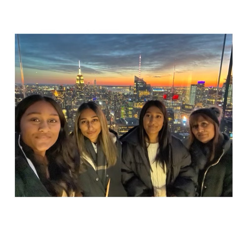 Powder_Sparkle's tweet photo. @eliistender10 New York at Christmas just a few weeks ago…creating memories that will never be forgotten 🎄♥️🎄♥️🎄 https://t.co/MYYZwyf3Jf