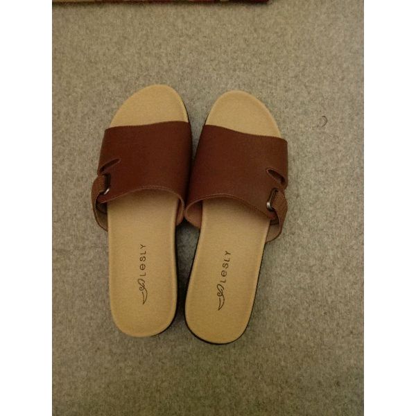 Saya menjual Sandal Lesly seharga Rp200.000. Dapatkan di Shopee sekarang! shopee.co.id/evasitimuhafil… #ShopeeID