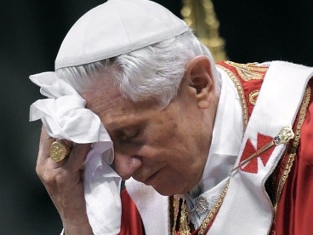 enzobianchi7's tweet photo. Benedetto XVI sta per lasciarci e papa Francesco ci chiede
di accompagnare il suo esodo con la preghiera:
noi preghiamo nell’affetto che nutriamo per lui,
pastore saldo e umile, sapiente e mite, senza pretese e rispettoso,
che ha saputo riconoscere i propri limiti… https://t.co/1gJWqB3acx