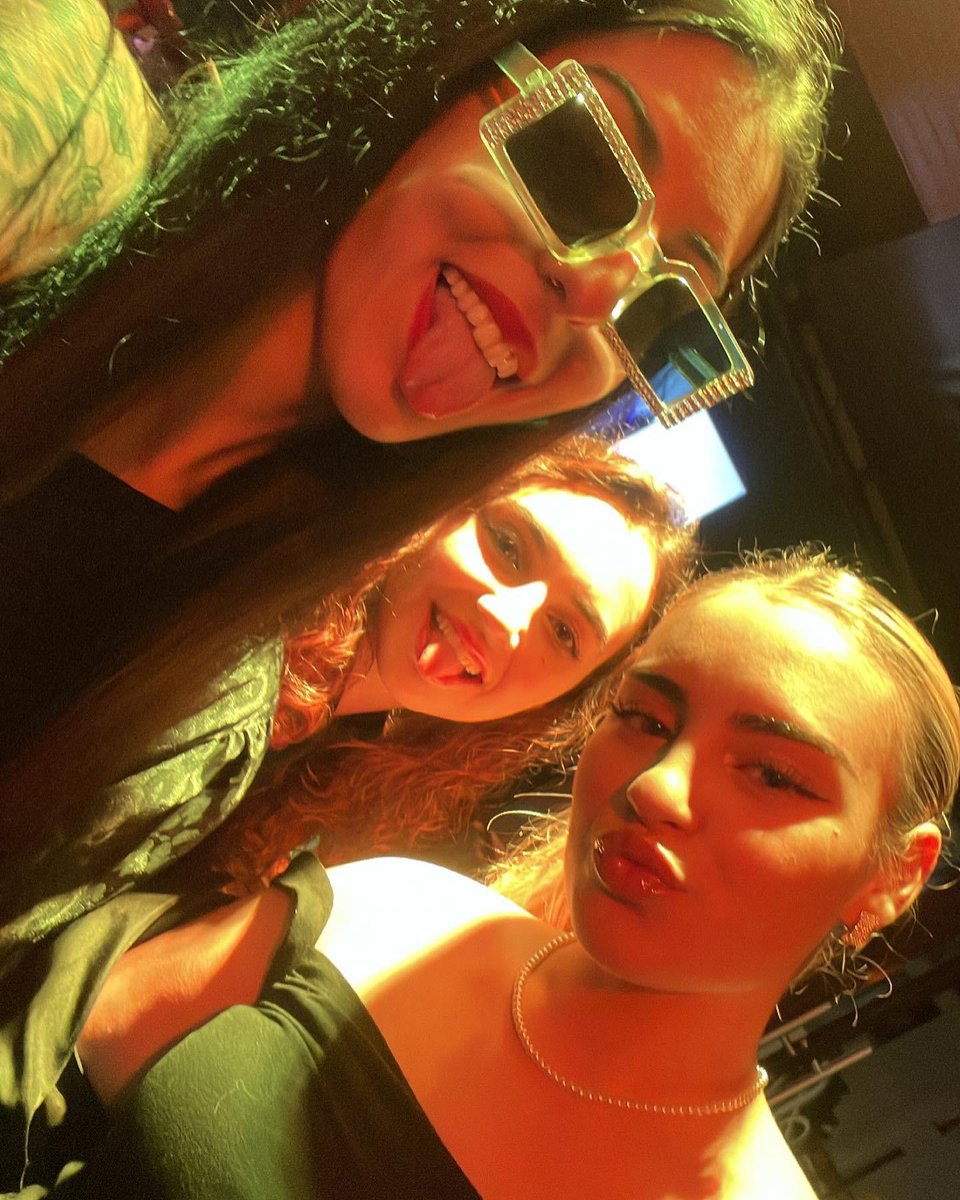 <a href="/SofiaPescada/">Fia</a> <a href="/inesiap1/">Inês</a> ❤️