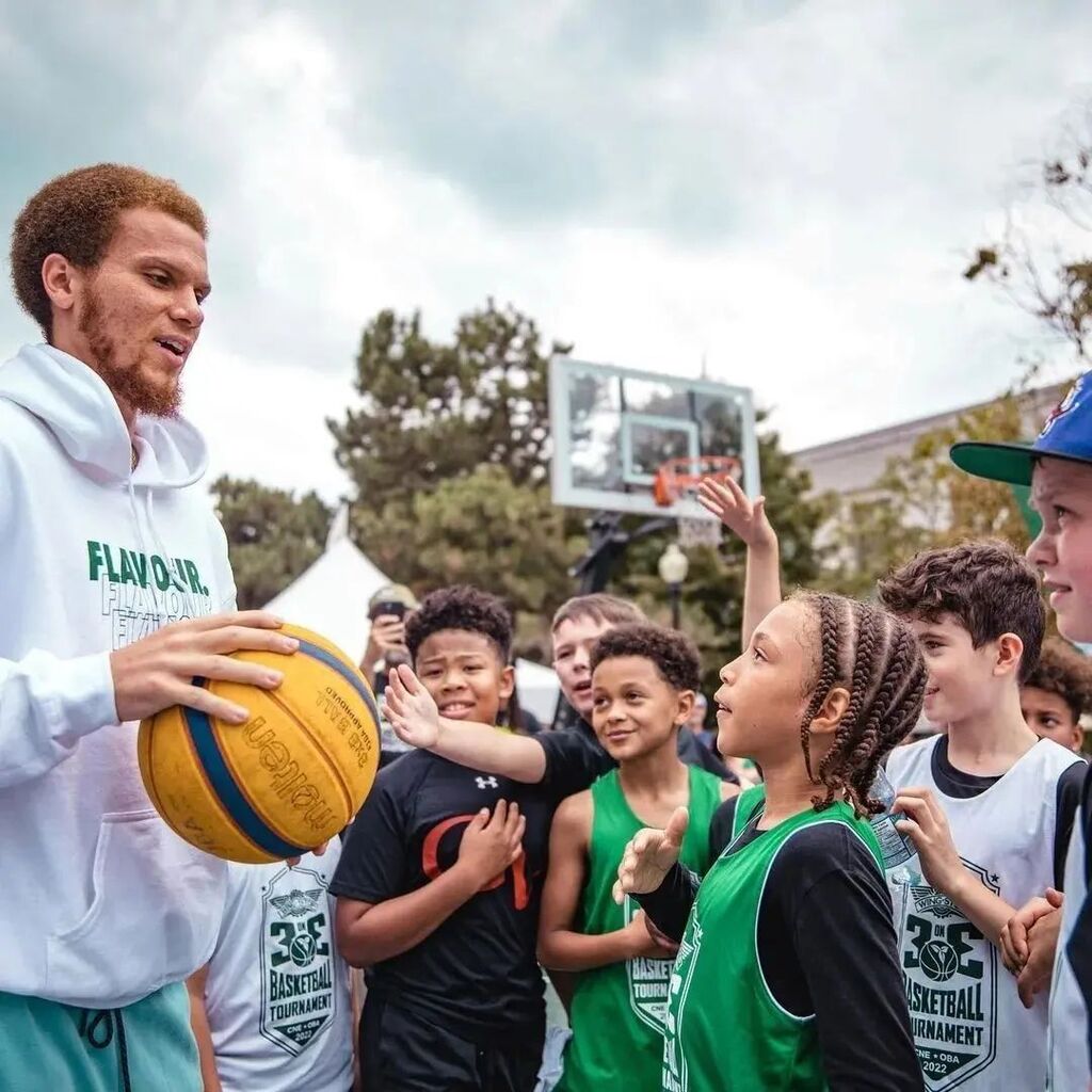 TotalSportSolutions (@ianlintott) on Twitter photo <a href="/malachiflynn/">Malachi Flynn</a> at our event with <a href="/wingstopcanada/">Wingstop Canada π</a> and <a href="/obabball/">Ontario Basketball</a> π #BestOf2022
What a time at the CNE! π₯π₯π₯
#FamilyFriendsSports
#TotalSportSolutions
#wethenorth #ballislife #cne #Toronto #Oba #canadabasketball #ontariobasketball instagr.am/p/Cmt0XazuCXM/ <a href="/malachiflynn/">Malachi Flynn</a> at our event with <a href="/wingstopcanada/">Wingstop Canada π</a> and <a href="/obabball/">Ontario Basketball</a> π #BestOf2022
What a time at the CNE! π₯π₯π₯
#FamilyFriendsSports
#TotalSportSolutions
#wethenorth #ballislife #cne #Toronto #Oba #canadabasketball #ontariobasketball instagr.am/p/Cmt0XazuCXM/