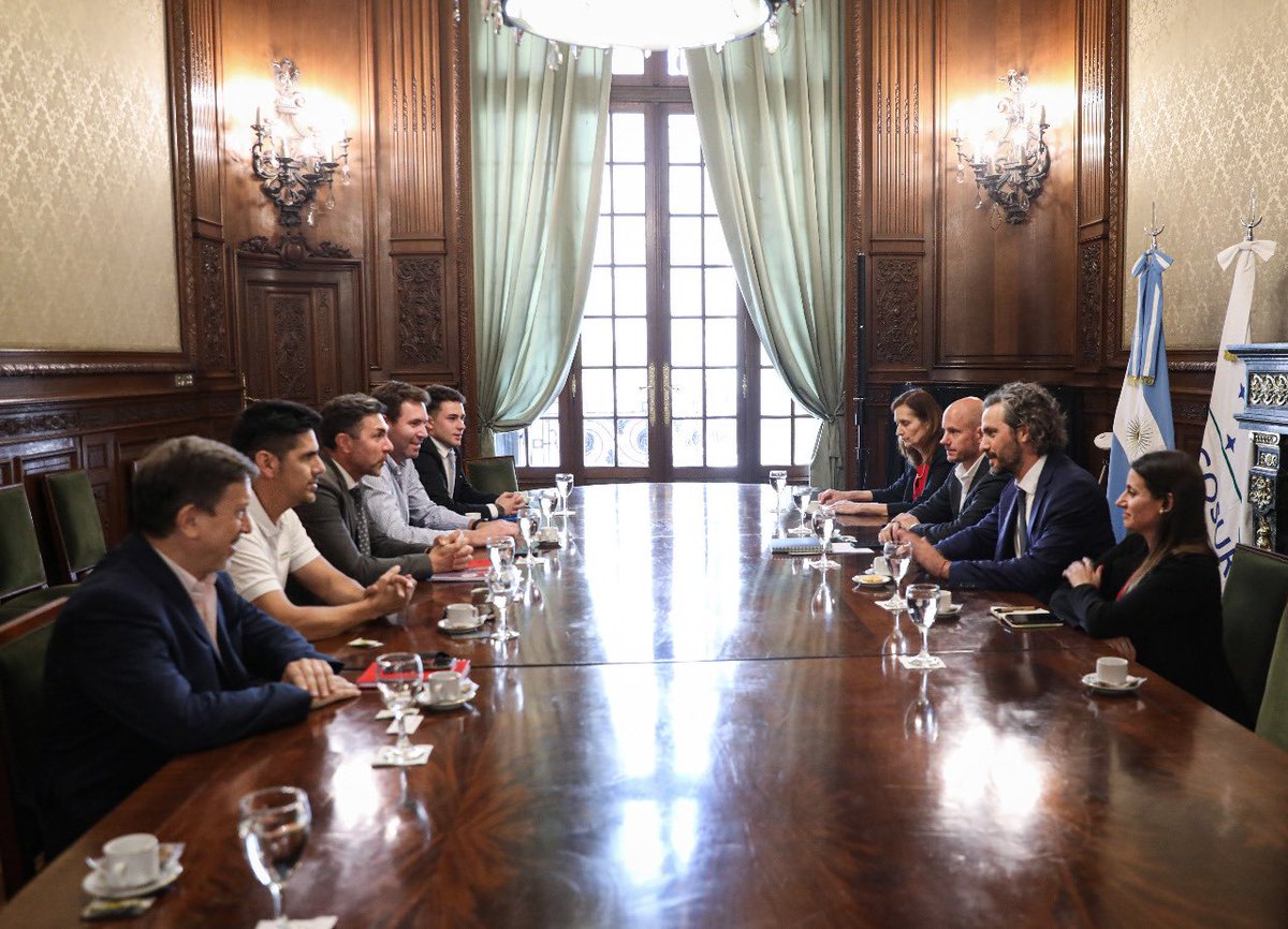 El canciller Cafiero recibió a representantes de la Cámara Argentina de Fabricantes de Maquinaria Agrícola para analizar los desafíos del sector.

En 2022 las empresas fueron parte del récord de exportaciones y participaron en misiones comerciales y ferias internacionales.