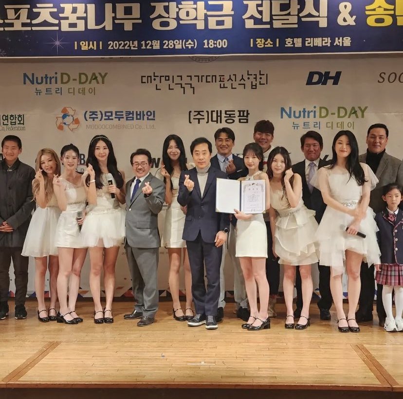 FlE42sMXEAIJQyt?format=jpg&name=900x900