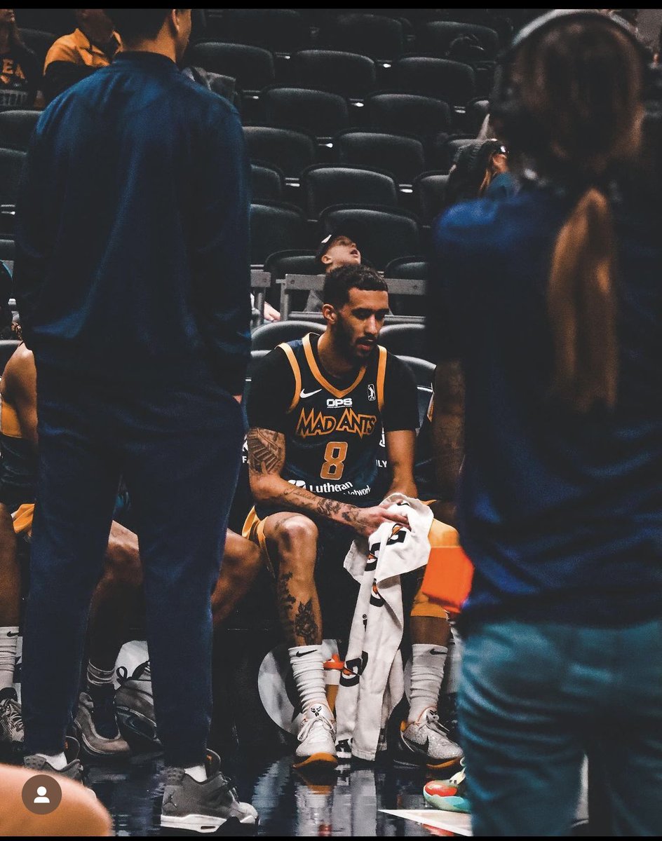 Separate Yourself 🦋 tweet media