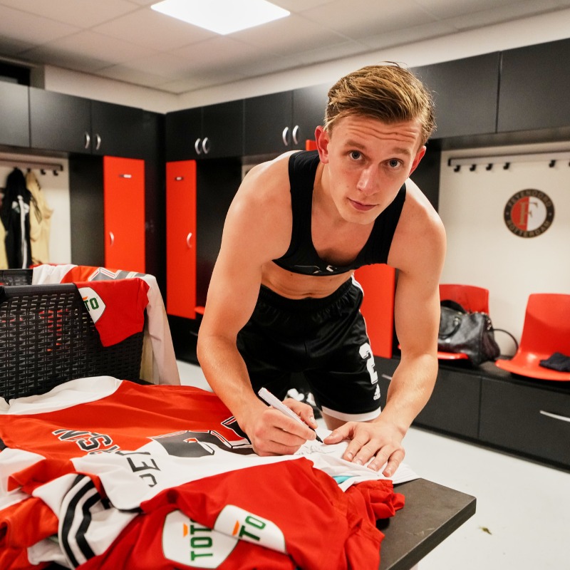Feyenoord's tweet photo. Collectors items! 🔨

#feyemm