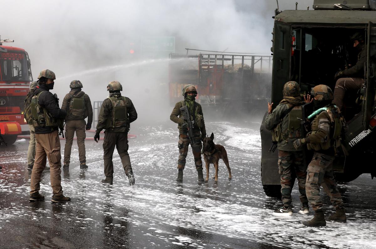 TheYouthPlus's tweet photo. #InVisuals : #IndianArmy Special Forces along with army dogs participated in an encounter in #Sidhra area where 4 terrorists were killed.
#TYPNews https://t.co/5GApIKm4E4