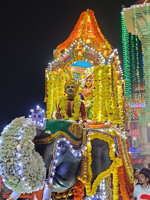 श्री शांतादुर्गा कुंकळ्ळकान्न देवीची अंबारी रथांतल्यान काडिल्ली मिरवणूक. सध्या तिची जात्रा चालू आसा.