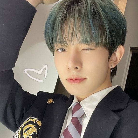 LH33SYN's tweet photo. @kawasaki_ent シ︎   Lee Heeseung  ✩ ( 이희승 )
               !¡ # 151001  •  ( 21 ) ` 
       💿 // @ 𝗀𝗋𝗈𝗎𝗉 ;; ENHYPEN https://t.co/1etrQuboNP