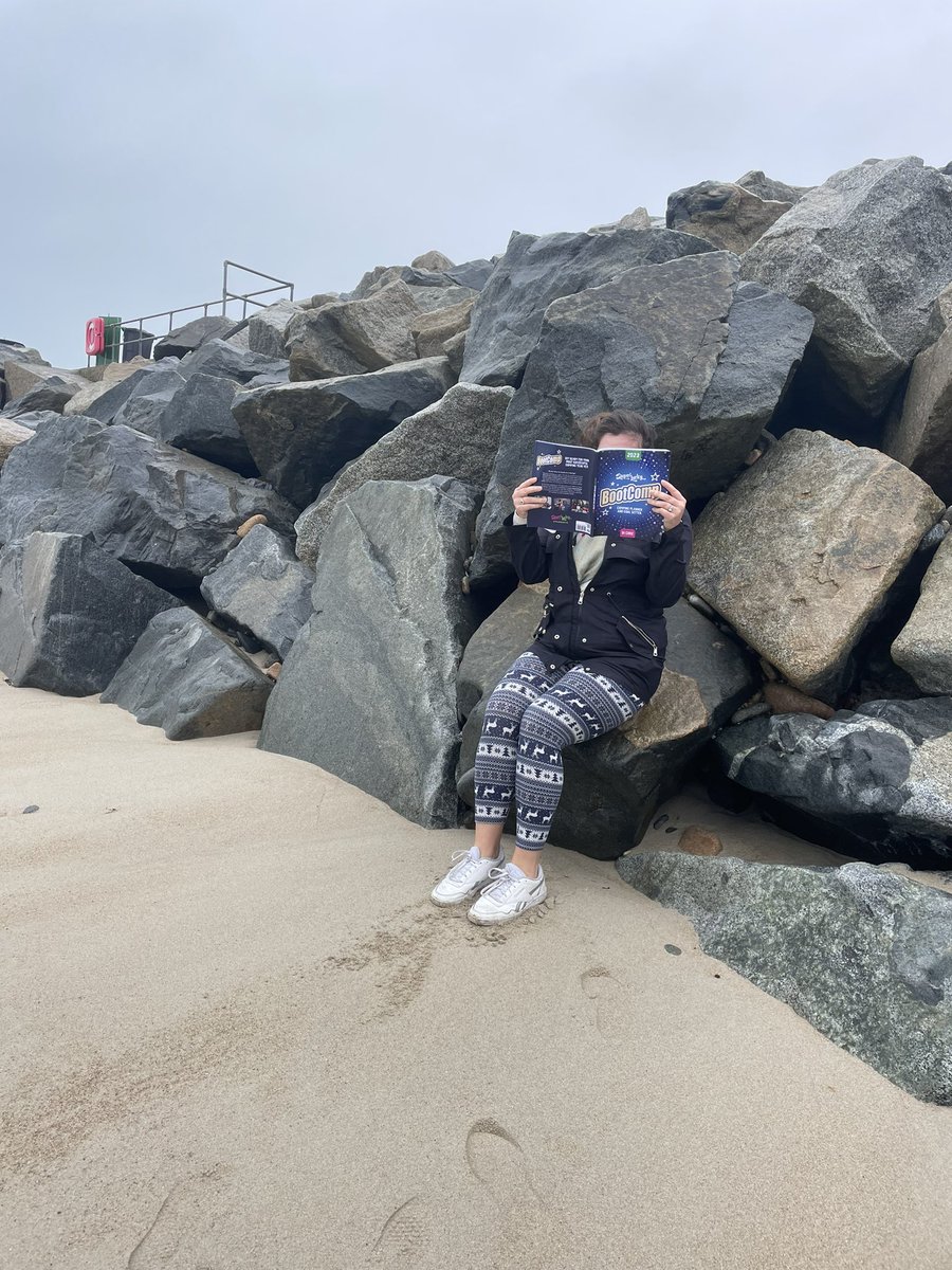 emmielinan3's tweet photo. @SuperLuckyDi #BootComp a great read on a windy day! ☀️⛱️🏖️ https://t.co/huCP4wS1n0