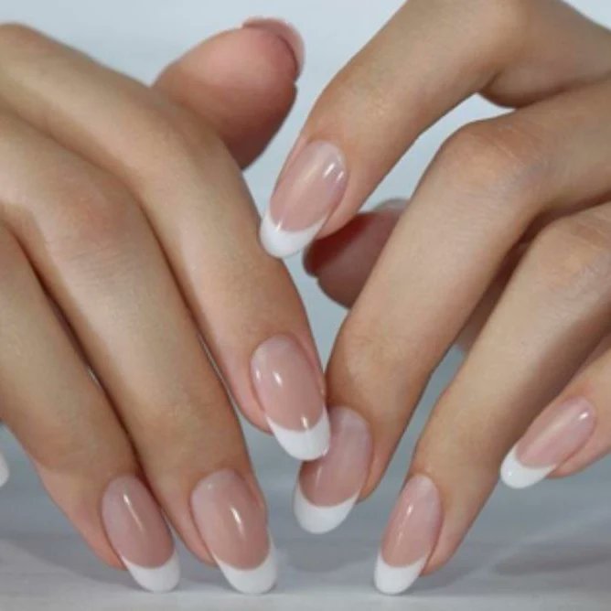 مساء الجمال❤️❤️ 
شايفين جمال ورقي وفخامة المناكير الفرنسي😍مناسب لاي وقت ولاي مناسبة يلا استعدي للويكند واتميزي بجمال أظافرك💅

#عنبرية #نادي_ملكات_الجمال
#جمال #عناية #اظافر
#فلورمار #مناكير_الفرنسي
#اكسبلور #مناكير
#anbaria
#3nbaria #flormar #nails
#nailpolish #Frenchmanicure