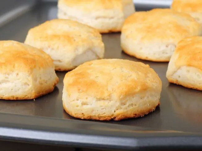 CDKitchen's tweet image. These old-fashioned buttermilk biscuits are ready in a jiffy, perfect for dipping in heavy sausage gravy or mopping up runny eggs on a big, All-American breakfast plate. buff.ly/3AGIU2f